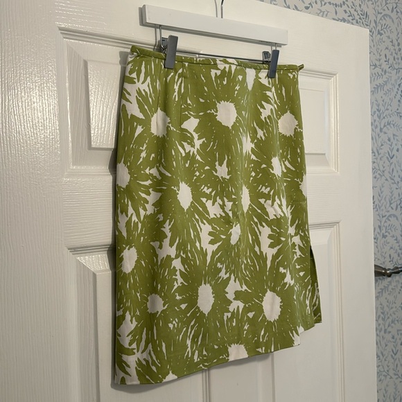Size 4 - Talbots Stretch Floral Pencil Skirt - Green and White - Picture 2 of 3